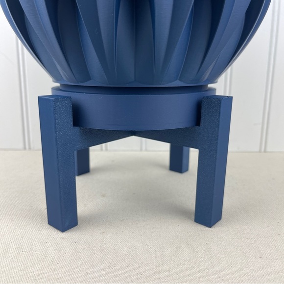 Halden Planter Pot, Indoor Planter w/ Drainage Hole and Drip Tray - Picture 5 of 10